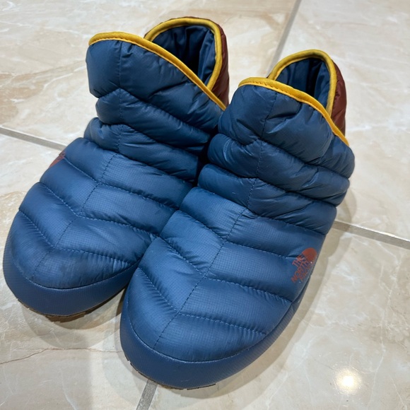 The North Face - ThermoBall Traction Bootie Unisex 
Men's Size 7 - Picture 7 of 7